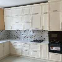 Кухня угловая белая под потолок