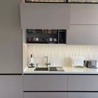 Угловая кухня с подсветкой , стиль hi-tech